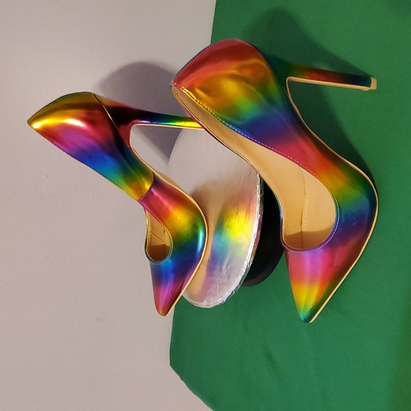 🎉Host Pick🎉 Womens Metallic Rainbow Heels - Picture 4 of 5